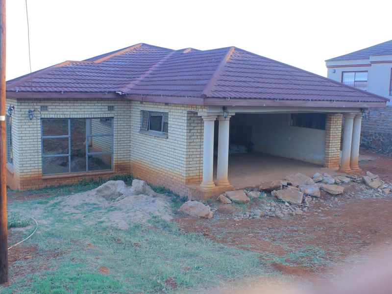 4  Bedroom  house  for Sale in  Thohoyandou E - Photo 2