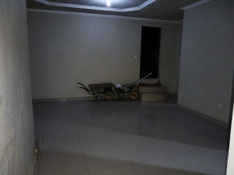 4  Bedroom  house  for Sale in  Thohoyandou E - Photo 5