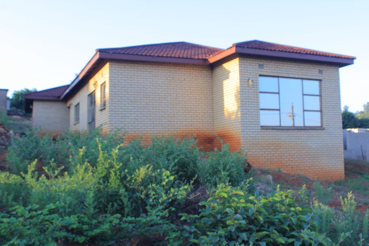 4  Bedroom  house  for Sale in  Thohoyandou E - Photo 4