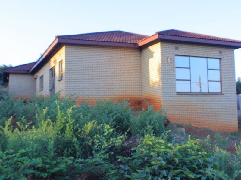 4  Bedroom  house  for Sale in  Thohoyandou E - Photo 4