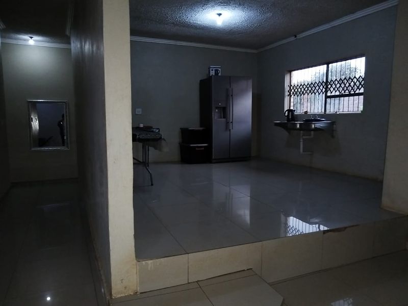4  Bedroom  house  for Sale in  Thohoyandou E - Photo 10
