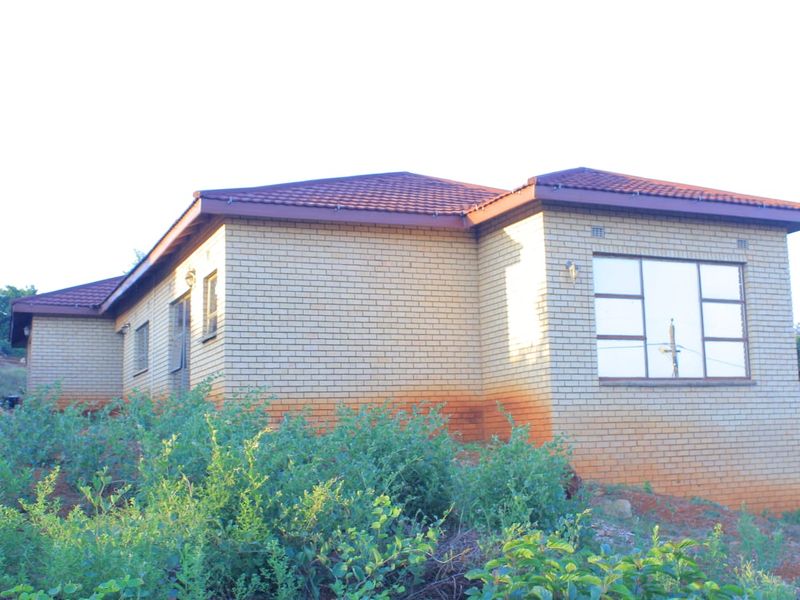 4  Bedroom  house  for Sale in  Thohoyandou E - Photo 1