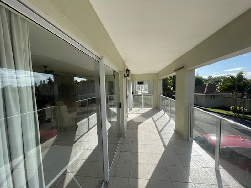 Fully Furnished 3-Bedroom, 2.5-Bathroom Townhouse With Stunning Sea Views - Photo 8