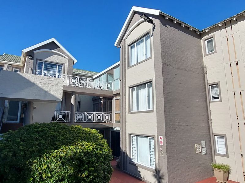 Immaculate Fully Furnished 3 Bedroom 2 Bathroom Unit in Aston Bay - Photo 6