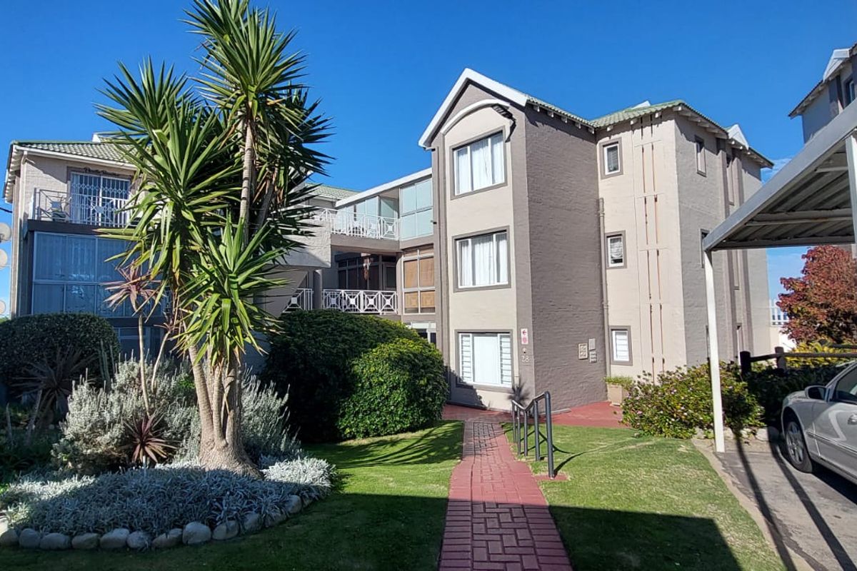 Immaculate Fully Furnished 3 Bedroom 2 Bathroom Unit in Aston Bay - Photo 5