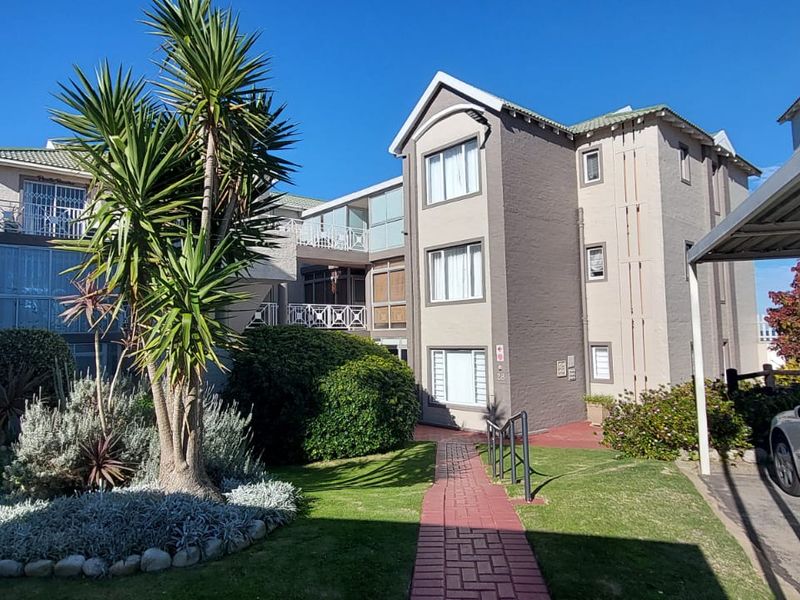 Immaculate Fully Furnished 3 Bedroom 2 Bathroom Unit in Aston Bay - Photo 5