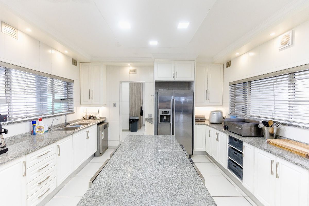 Spectacular Beachfront Home in Uvongo – Ultimate South Coast Living! - Photo 4