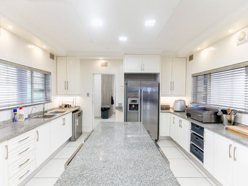 Spectacular Beachfront Home in Uvongo – Ultimate South Coast Living! - Photo 4