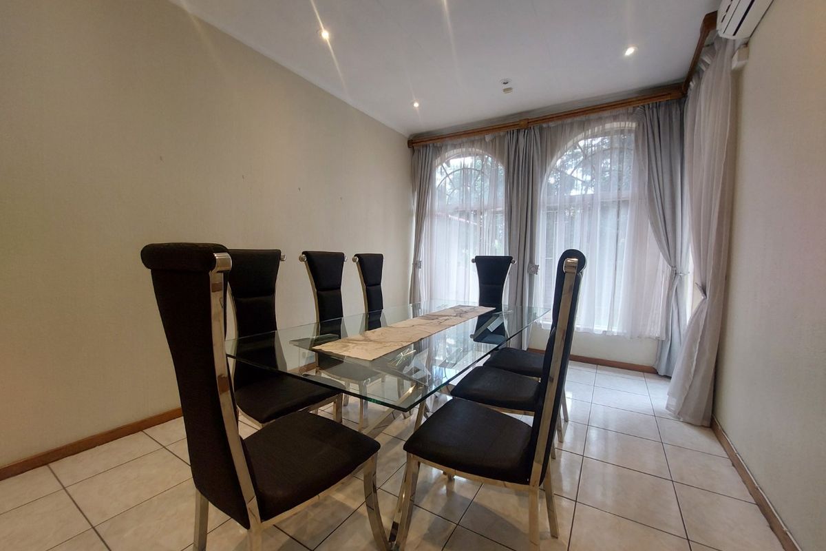 Exquisite 5-Bedroom North-Facing Family Home in Secure Gallo Manor Enclave - Photo 4