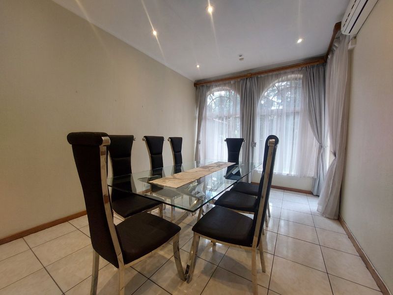 Exquisite 5-Bedroom North-Facing Family Home in Secure Gallo Manor Enclave - Photo 4