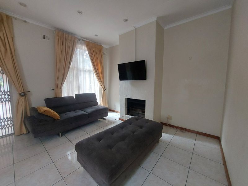 Exquisite 5-Bedroom North-Facing Family Home in Secure Gallo Manor Enclave - Photo 9