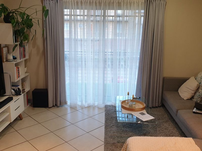 Modern 2-Bedroom Lock-Up-and-Go Apartment in Stone Gate Estate - Photo 7