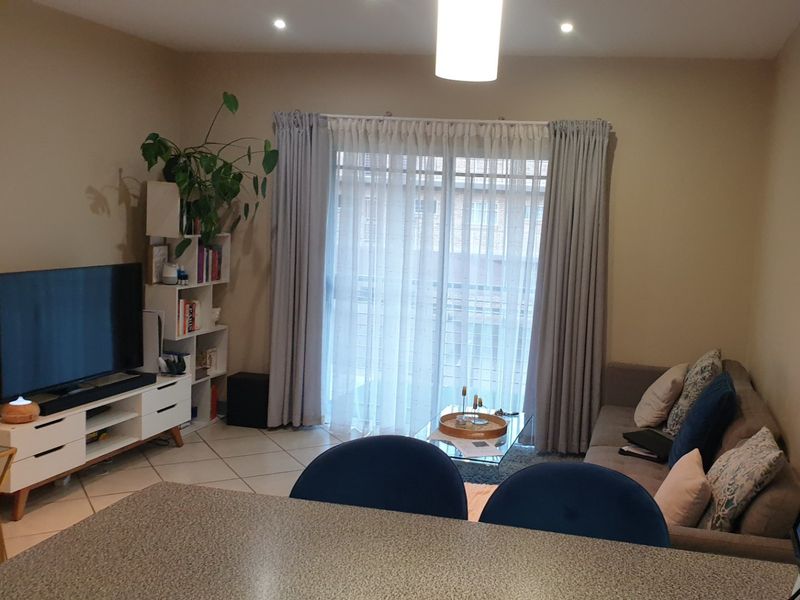 Modern 2-Bedroom Lock-Up-and-Go Apartment in Stone Gate Estate - Photo 6