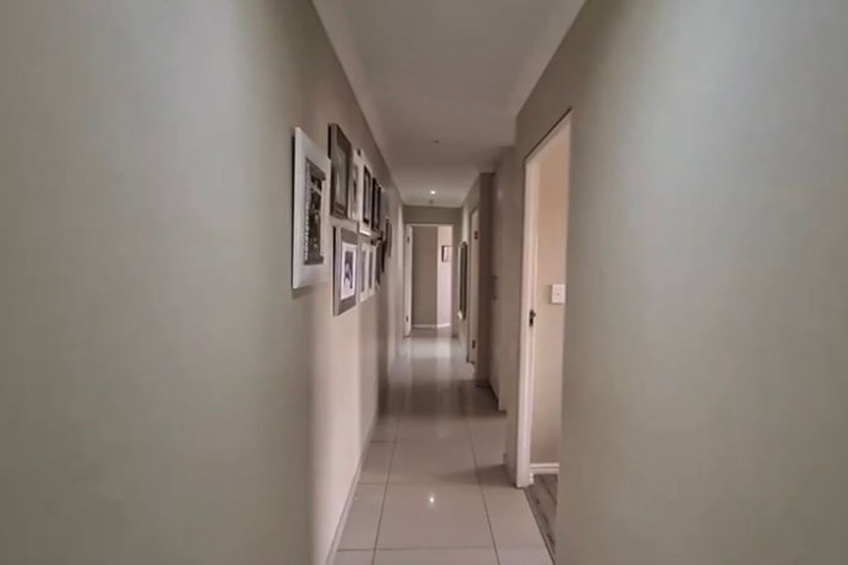 PRICE REDUCED!!!!!! Amazing Modern 3-Bed Townhouse in Prime Beacon Bay - Photo 5