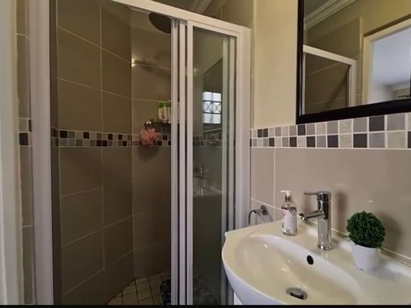 PRICE REDUCED!!!!!! Amazing Modern 3-Bed Townhouse in Prime Beacon Bay - Photo 8