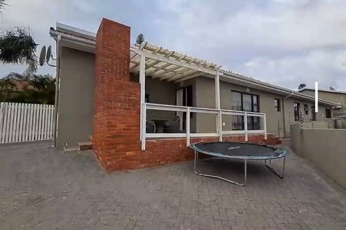 PRICE REDUCED!!!!!! Amazing Modern 3-Bed Townhouse in Prime Beacon Bay - Photo 4