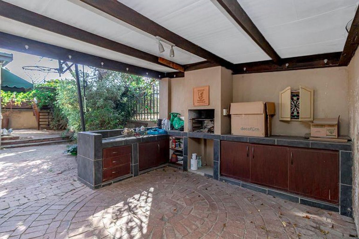 Modern 2 Bedroom 2 Bathroom House, and a cottage. - Photo 2