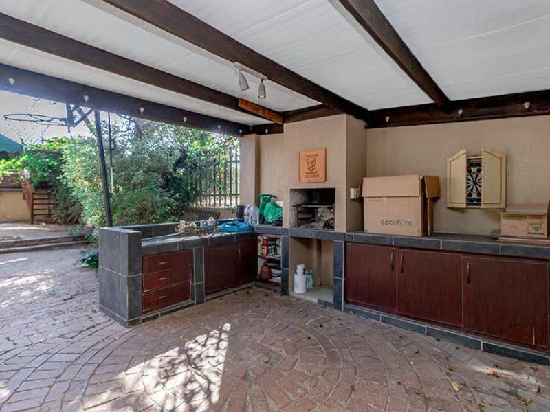 Modern 2 Bedroom 2 Bathroom House, and a cottage. - Photo 2