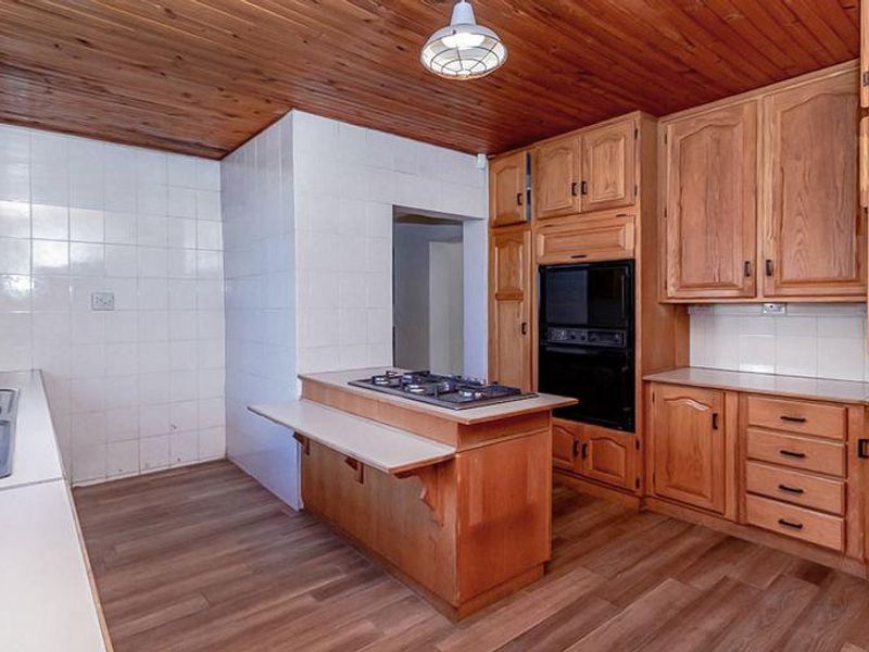 Modern 2 Bedroom 2 Bathroom House, and a cottage. - Photo 8