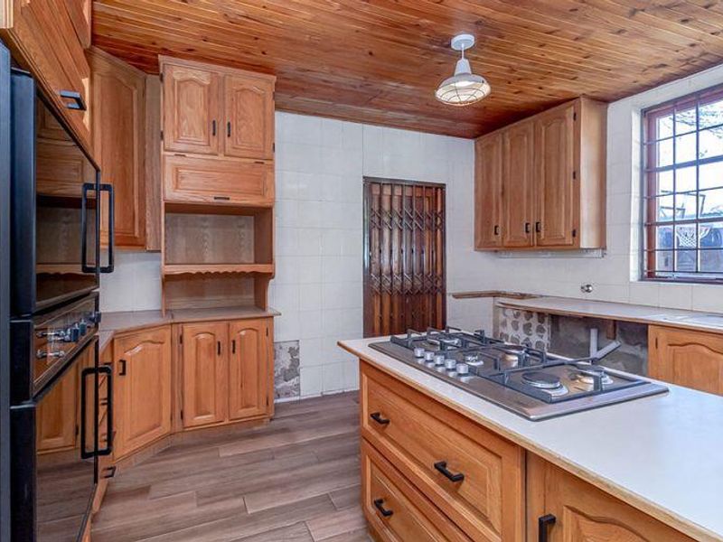 Modern 2 Bedroom 2 Bathroom House, and a cottage. - Photo 7