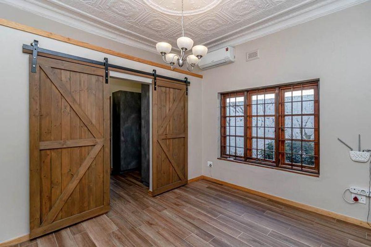 Modern 2 Bedroom 2 Bathroom House, and a cottage. - Photo 4