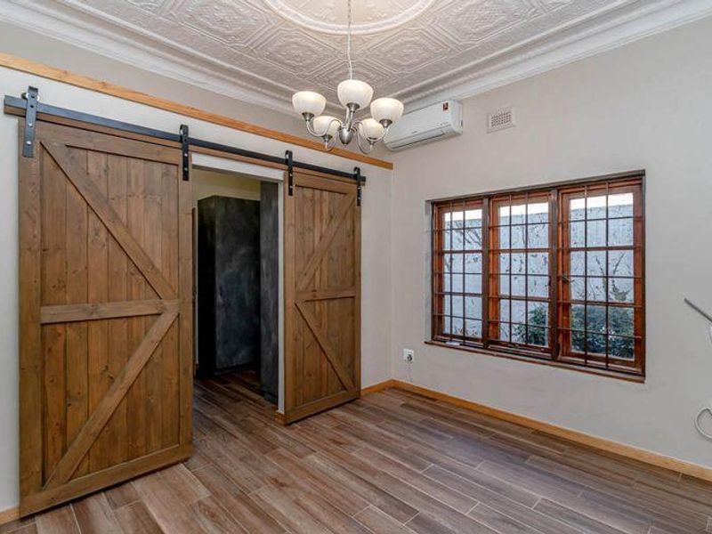 Modern 2 Bedroom 2 Bathroom House, and a cottage. - Photo 4