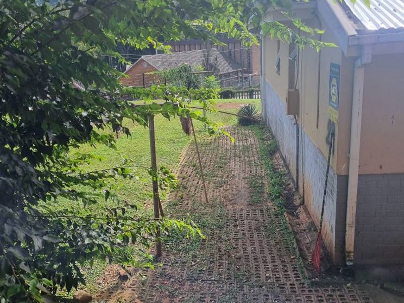 Versatile 3-Bedroom Corner Property for Sale in the Heart of Prestbury — Endless Potential! - Photo 3