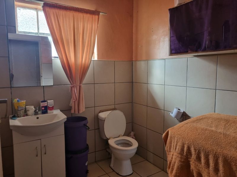 Versatile 3-Bedroom Corner Property for Sale in the Heart of Prestbury — Endless Potential! - Photo 10