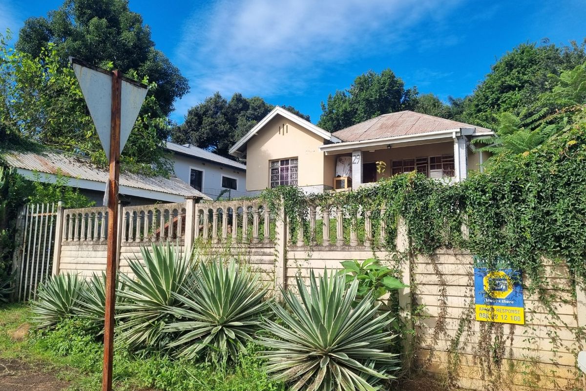 Versatile 3-Bedroom Corner Property for Sale in the Heart of Prestbury — Endless Potential! - Photo 5