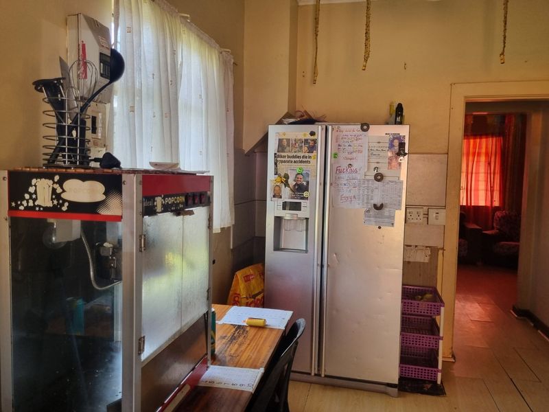 Versatile 3-Bedroom Corner Property for Sale in the Heart of Prestbury — Endless Potential! - Photo 7