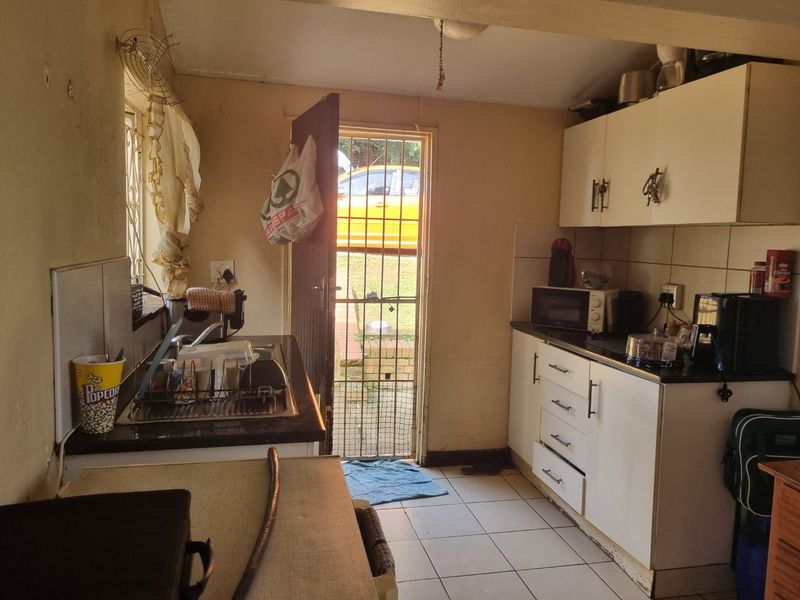 Versatile 3-Bedroom Corner Property for Sale in the Heart of Prestbury — Endless Potential! - Photo 6