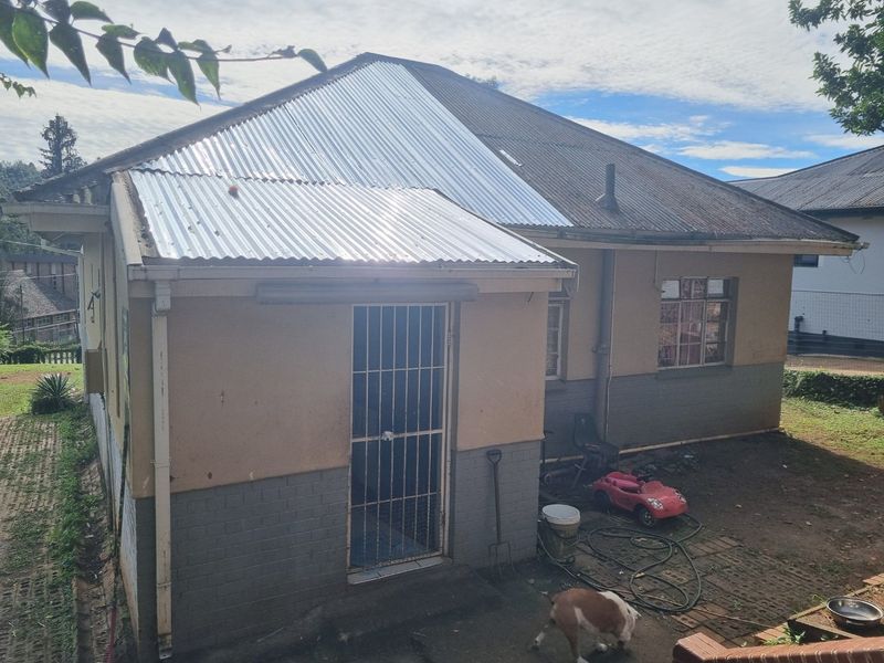 Versatile 3-Bedroom Corner Property for Sale in the Heart of Prestbury — Endless Potential! - Photo 2