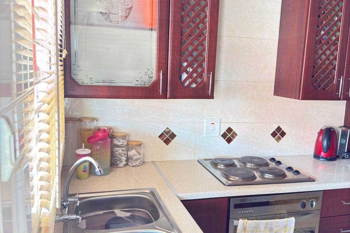 For Sale: Spacious 3-Bedroom, 2-Bathroom Home in Olifantsfontein West - Photo 5