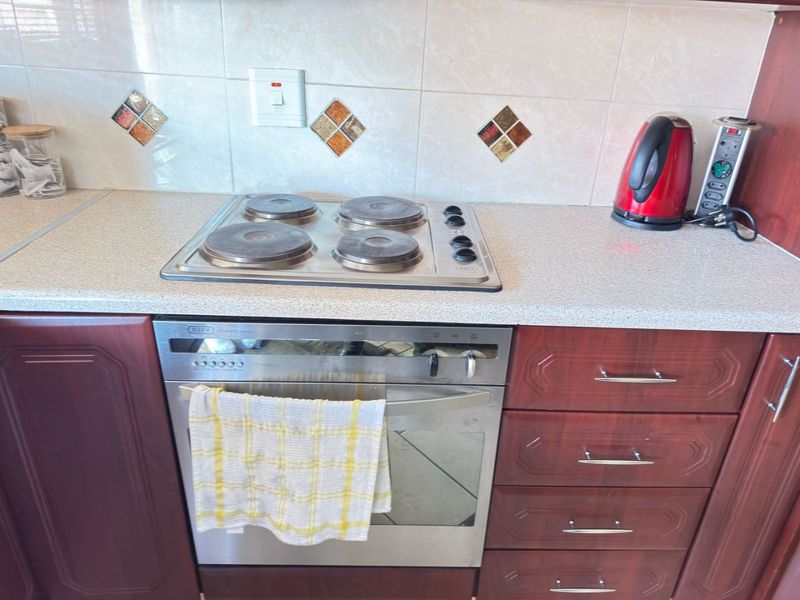 For Sale: Spacious 3-Bedroom, 2-Bathroom Home in Olifantsfontein West - Photo 6