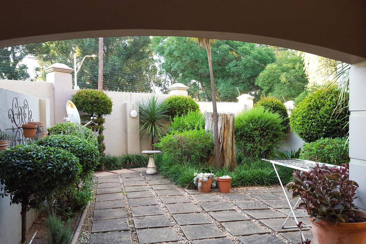 2 Bedroom Garden Apartment for Sale  - Photo 3