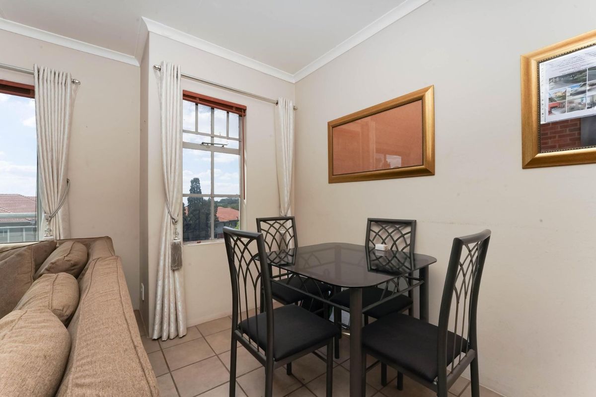 Serene North facing 2 bedroom apartment now available! - Photo 5