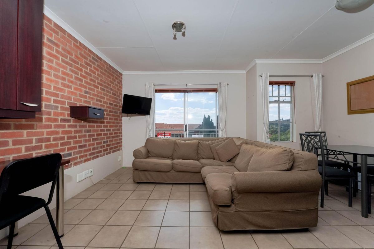 Serene North facing 2 bedroom apartment now available! - Photo 2