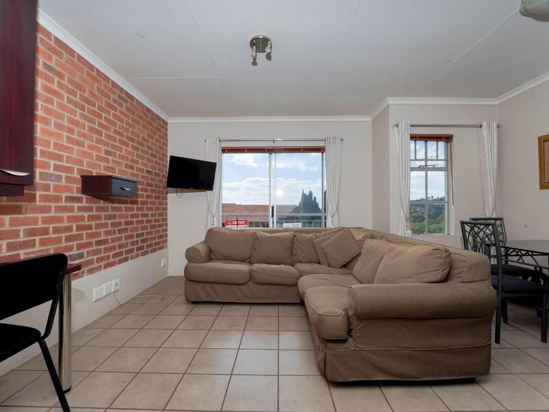 Serene North facing 2 bedroom apartment now available! - Photo 2