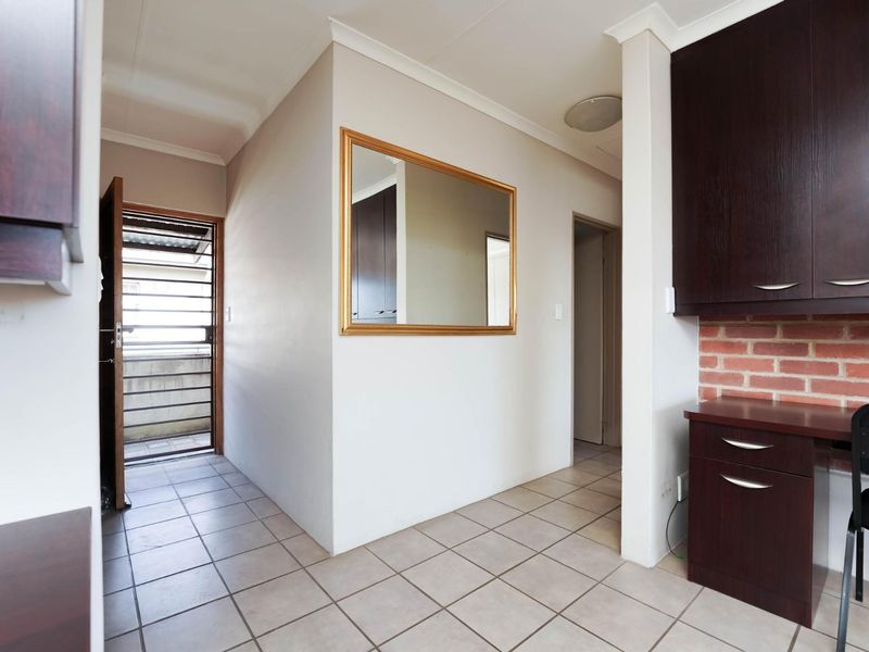 Serene North facing 2 bedroom apartment now available! - Photo 7