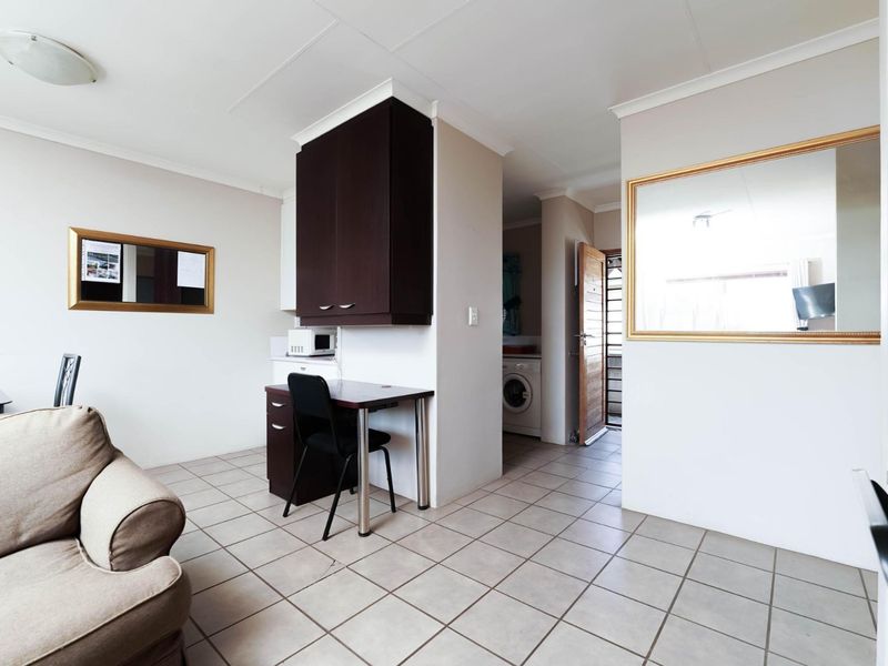 Serene North facing 2 bedroom apartment now available! - Photo 6
