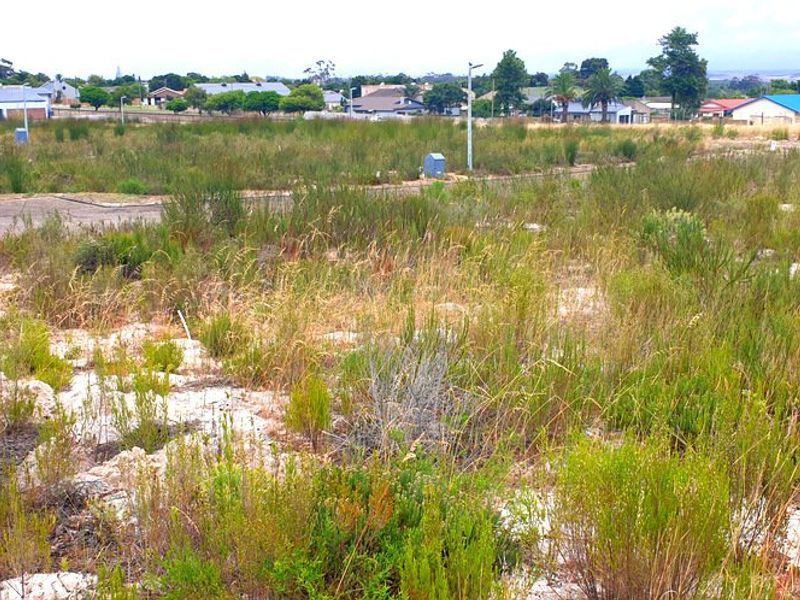 Secure, well placed vacant stand in Aloe Park. - Photo 2