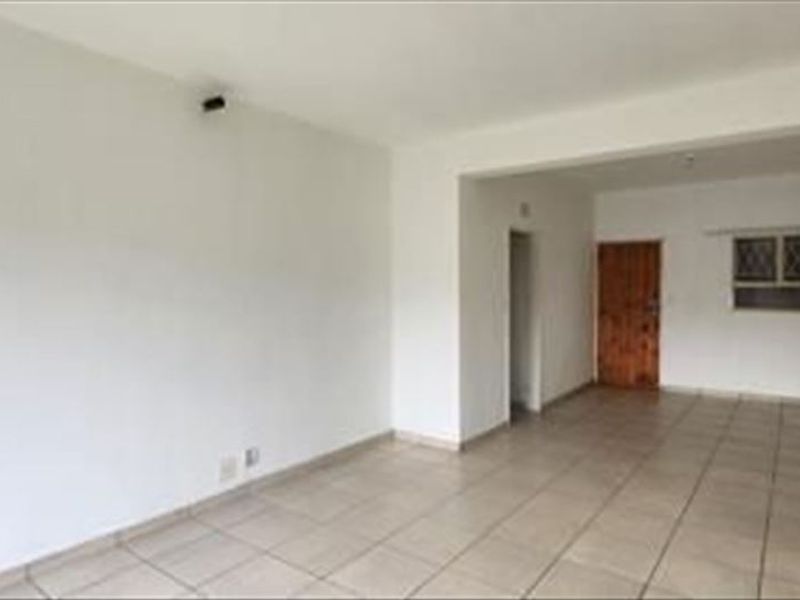 Charming 2-Bedroom Home with Comfortable Living Spaces - Photo 3