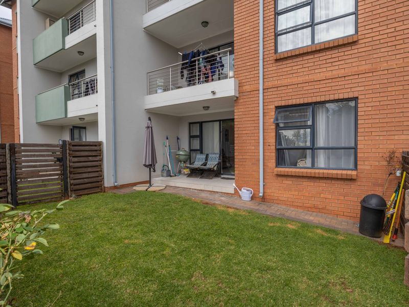 Modern Ground-Floor Retreat with Private Garden - Photo 2