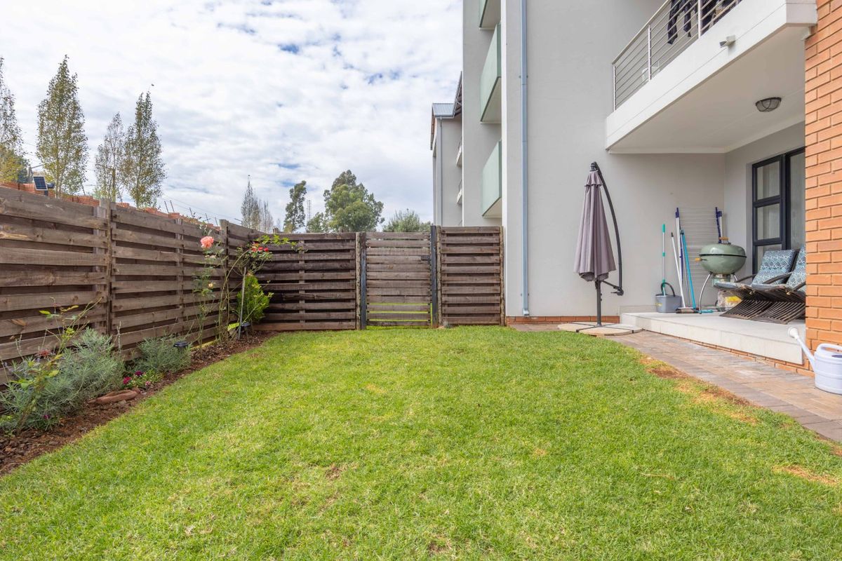 Modern Ground-Floor Retreat with Private Garden - Photo 3