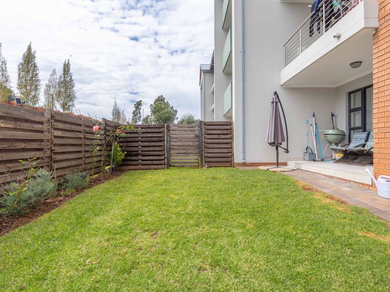 Modern Ground-Floor Retreat with Private Garden - Photo 3