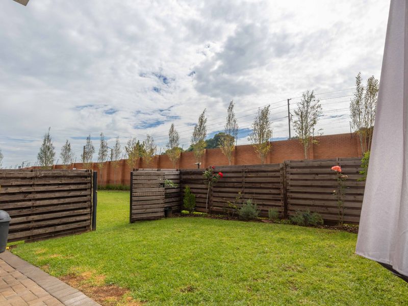 Modern Ground-Floor Retreat with Private Garden - Photo 4