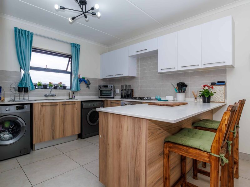 Modern Ground-Floor Retreat with Private Garden - Photo 9