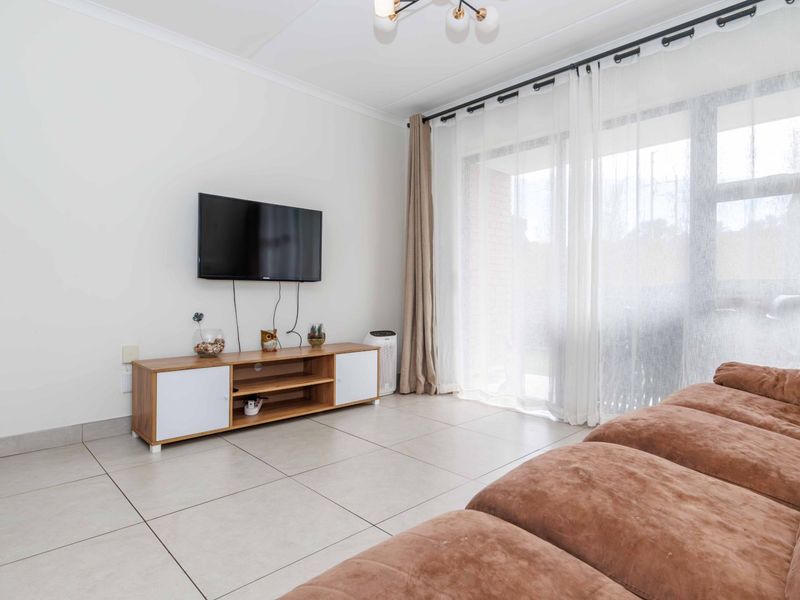 Modern Ground-Floor Retreat with Private Garden - Photo 7