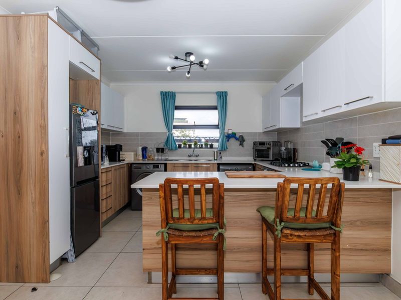 Modern Ground-Floor Retreat with Private Garden - Photo 8