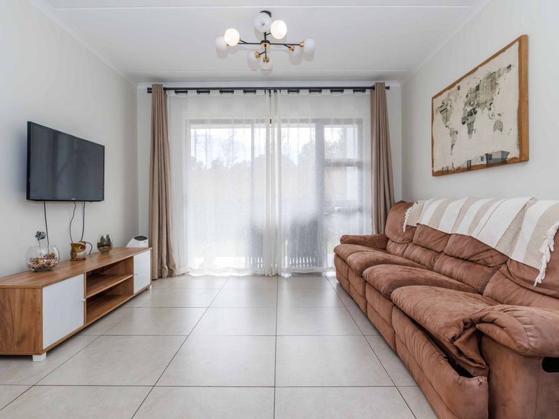 Modern Ground-Floor Retreat with Private Garden - Photo 6